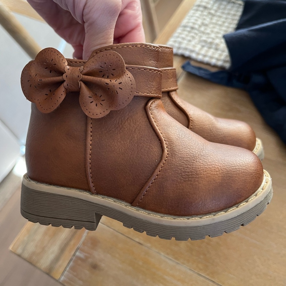 Brown Boots with Bow Accent size 5 toddler